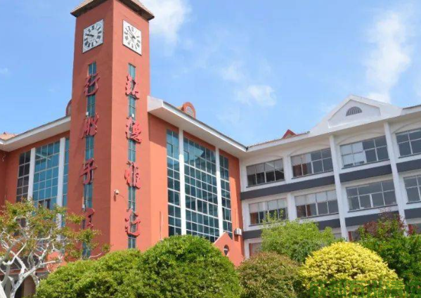 2025年7月18日达州某职业学校后厨油烟机和烟道清洗案例